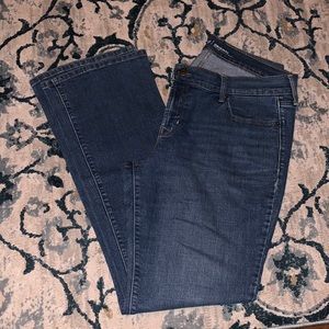 Old Navy bootcut jeans 💙